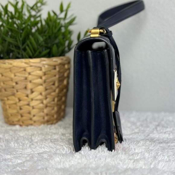 Gucci Animalier Lock Leather Shoulder Bag - Picture 3 of 17